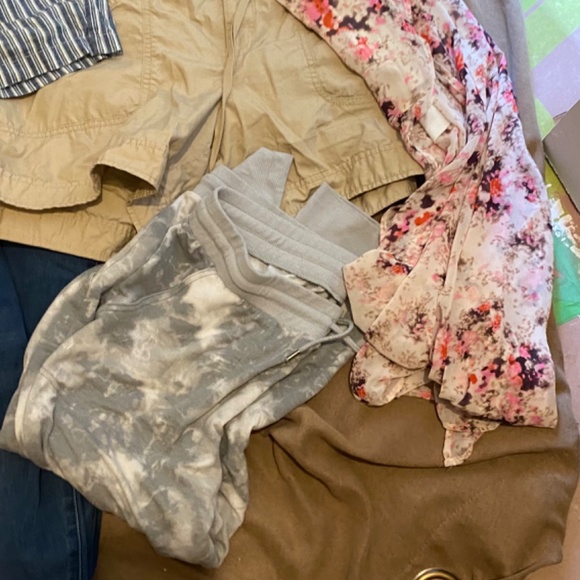 Various name brand bundles - Picture 5 of 7